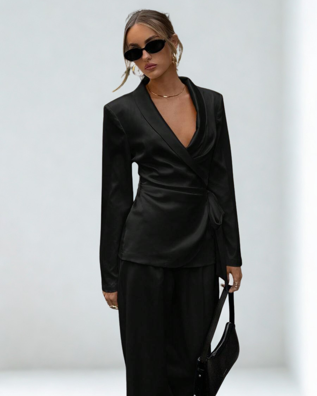 Blusa Preta Transpasse em V com Laço | Elegância Atemporal L’AdePars