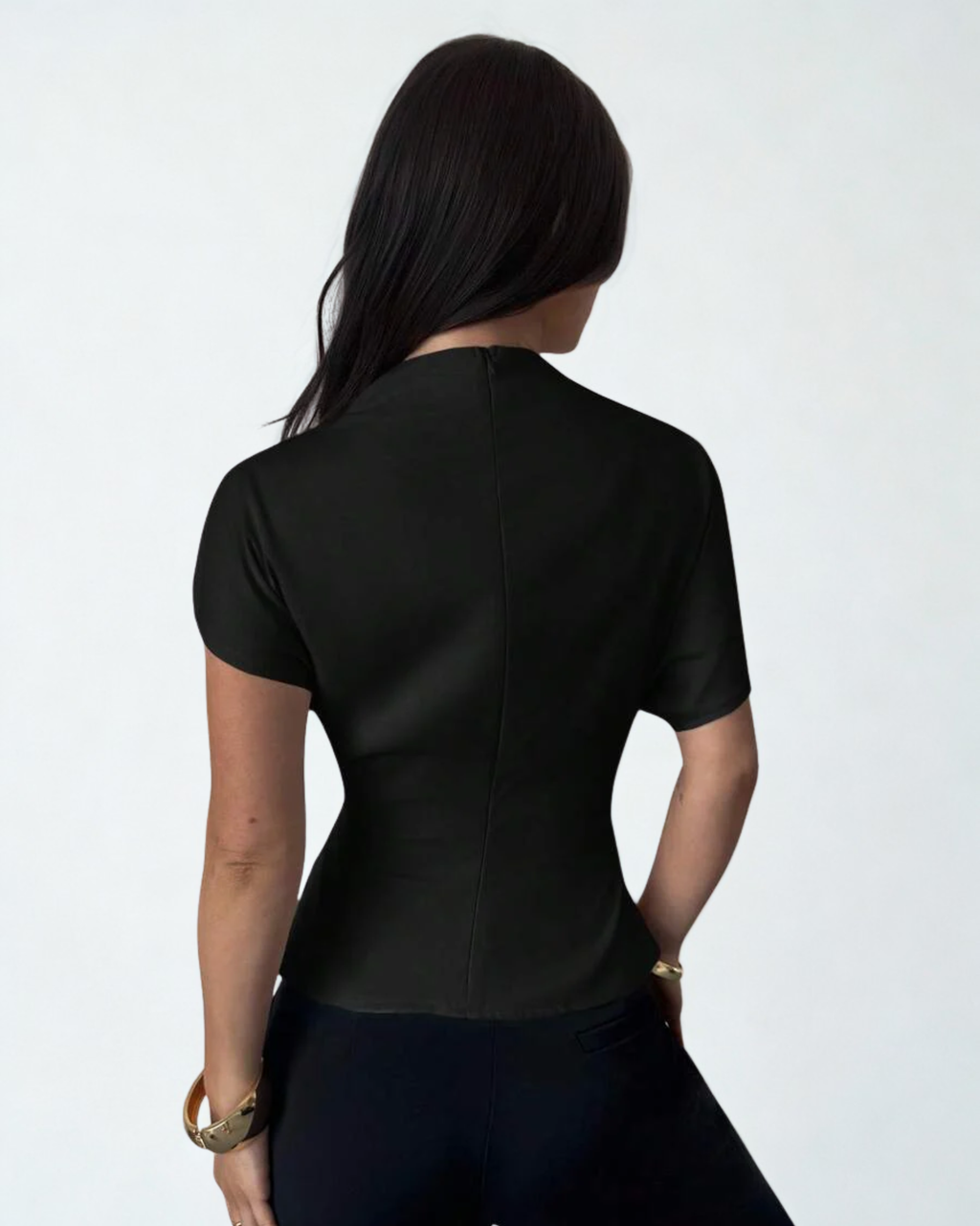 Blusa Preta em Fibra de Bambu – Elegância Natural com Gola Amassada