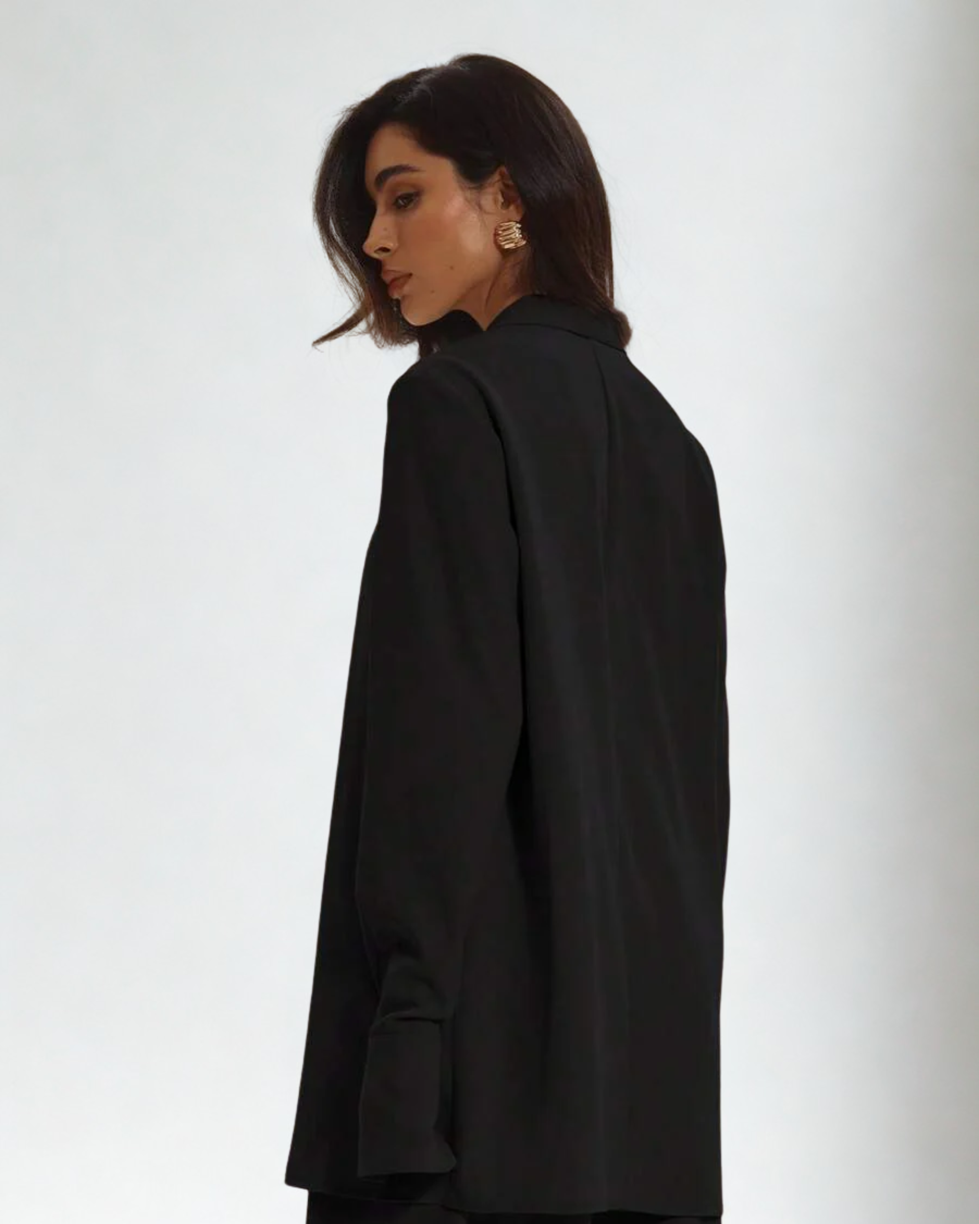 Camisa Preta Feminina com Decote Profundo – Elegância Atemporal L’AdePars