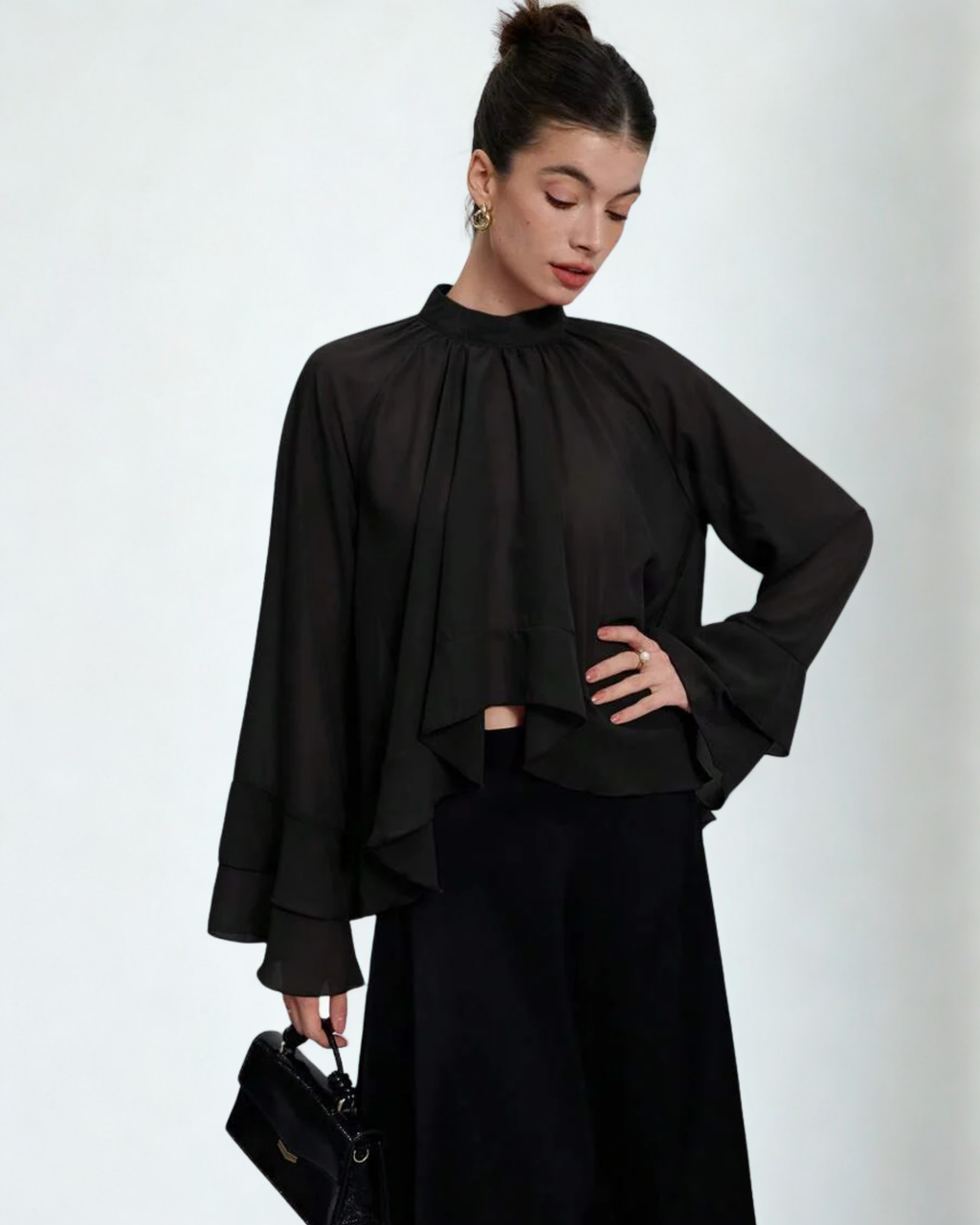 Blusa Feminina Preta em Chiffon com Babados Assimétricos – Oversized Elegante