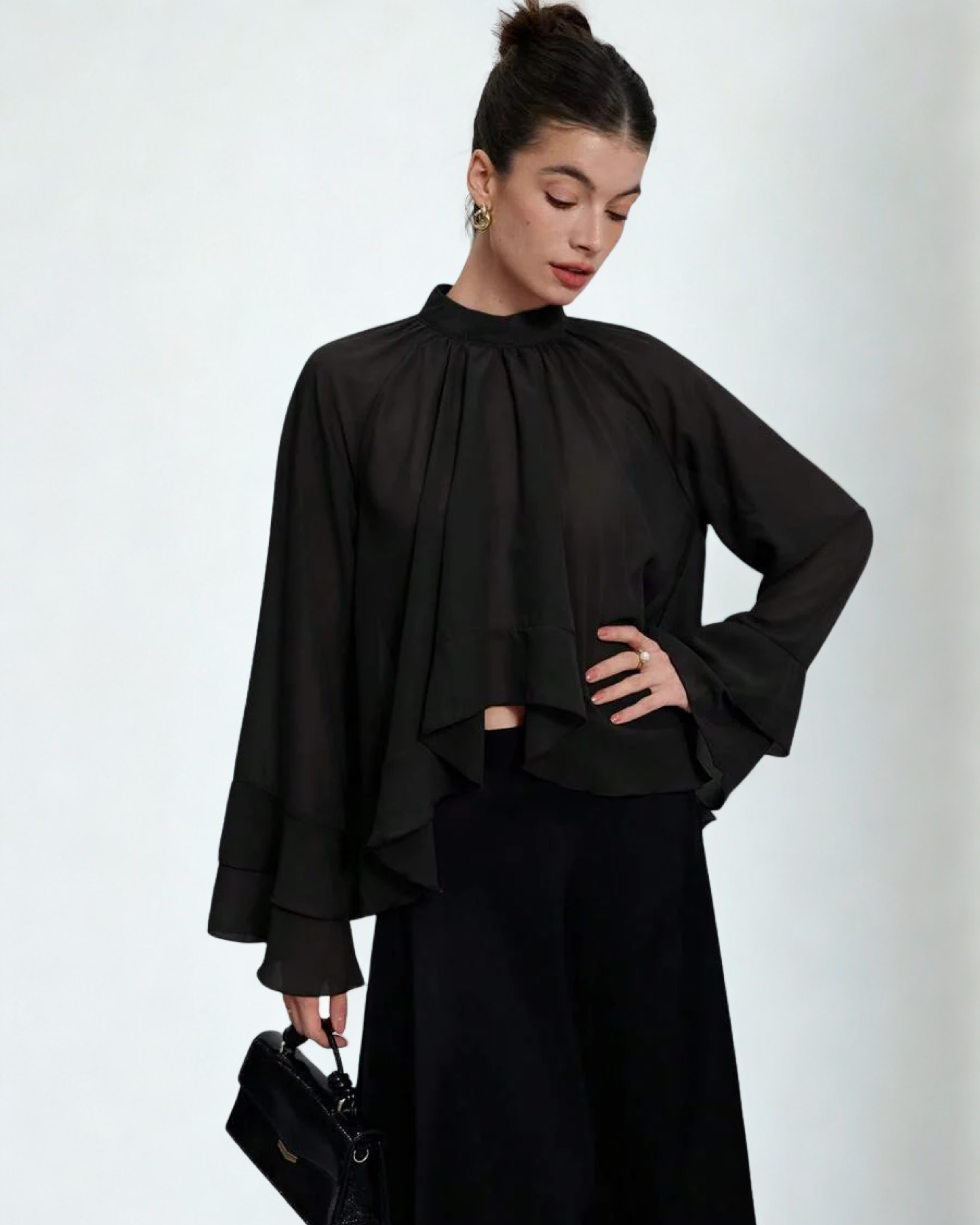 Blusa Feminina Preta em Chiffon com Babados Assimétricos – Oversized Elegante