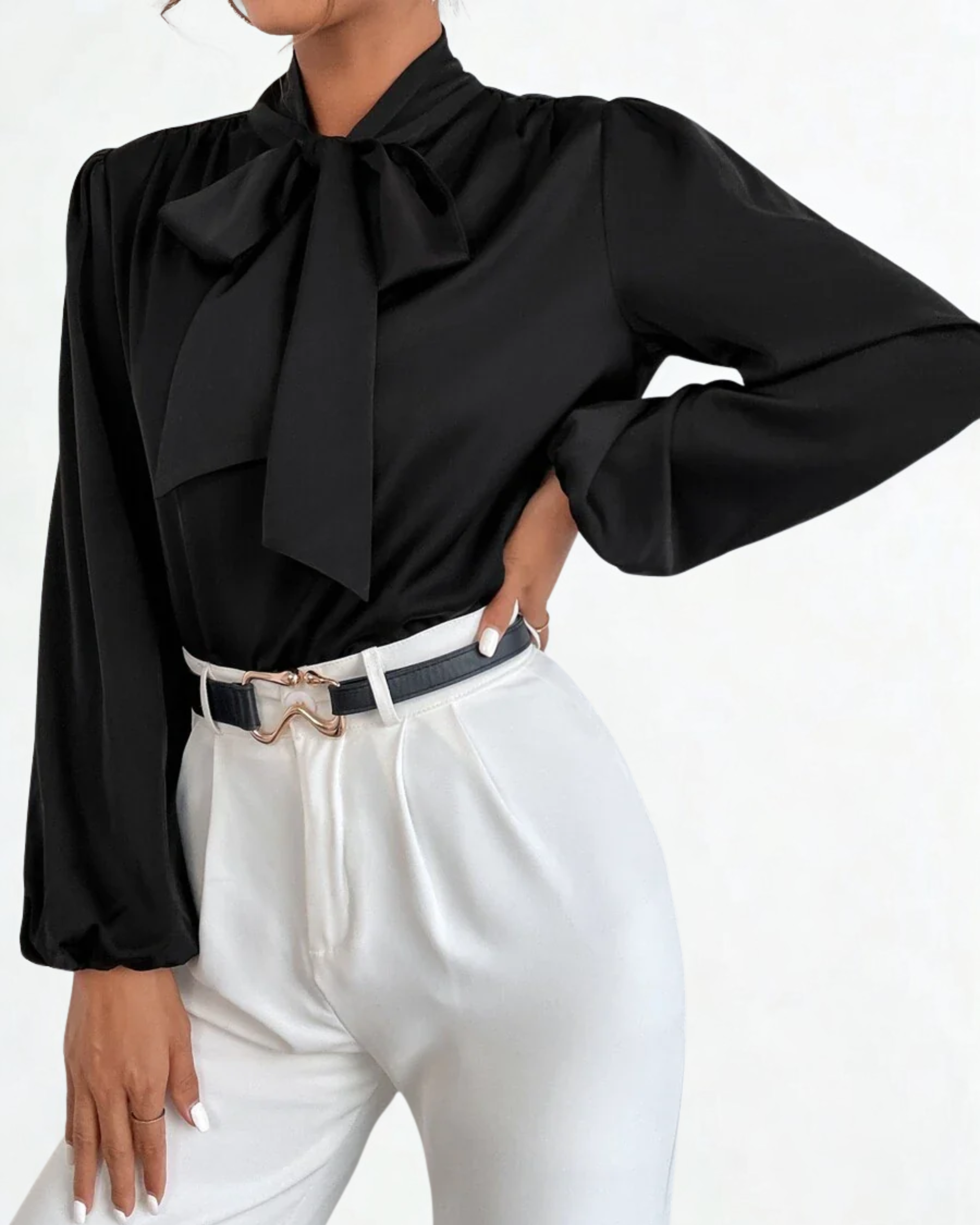 Blusa de Cetim Preta com Decote em V e Manga Bishop – Elegância Sofisticada