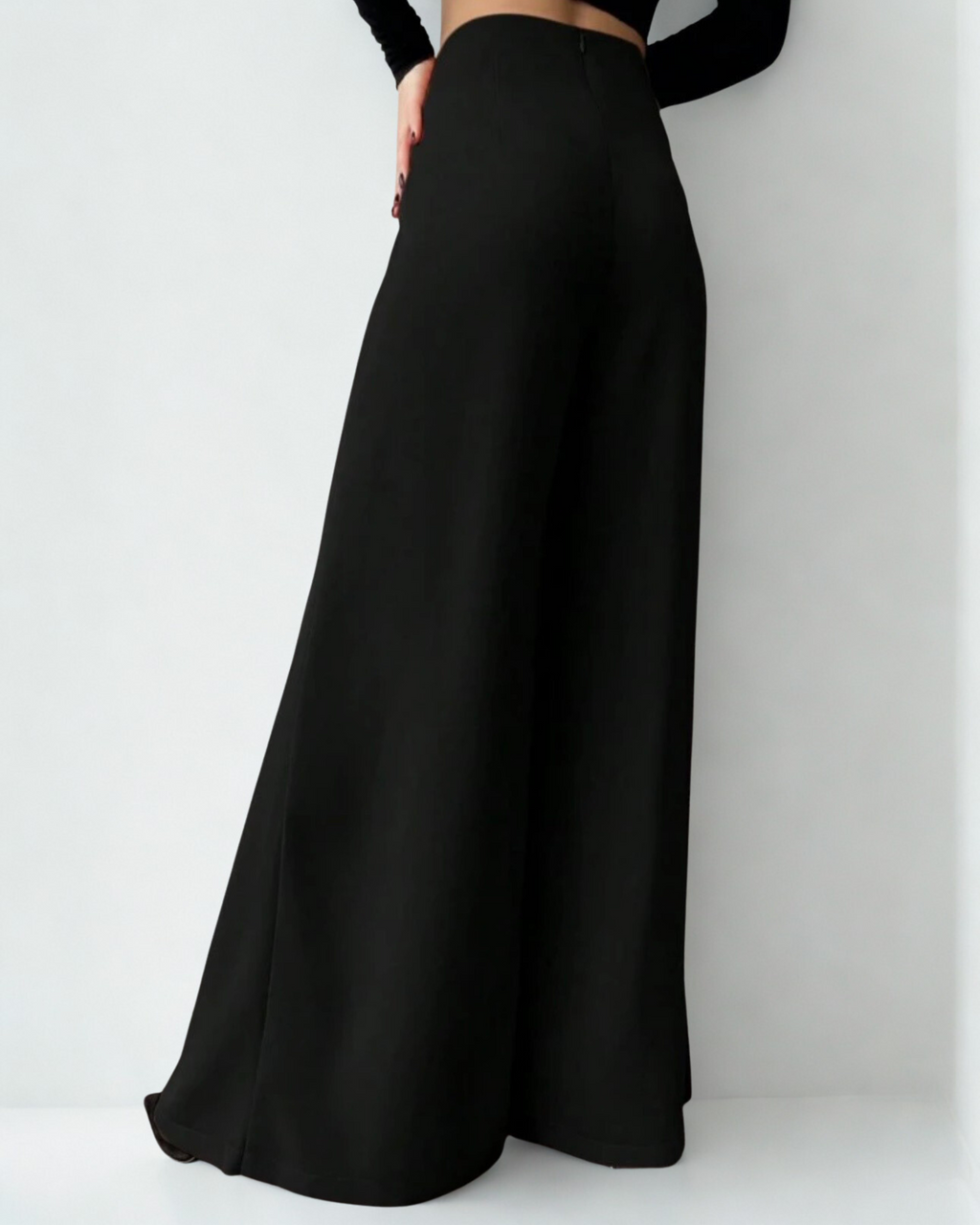 Calça Preta Feminina de Perna Larga com Fenda – Cintura Alta, Ajuste Solto e Elegância Versátil