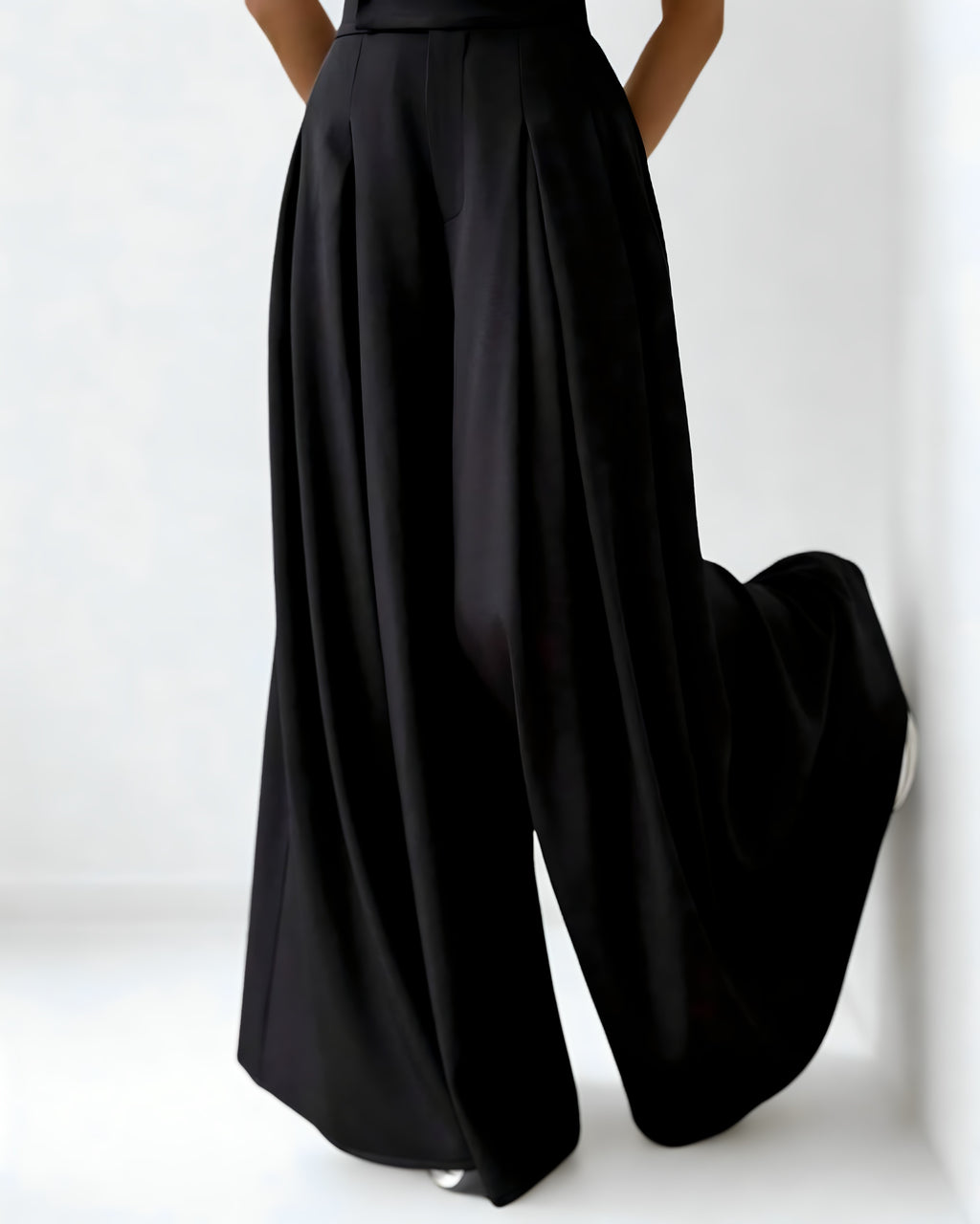 Calça Preta Larga Feminina – Cintura Alta com Pregas e Dobras