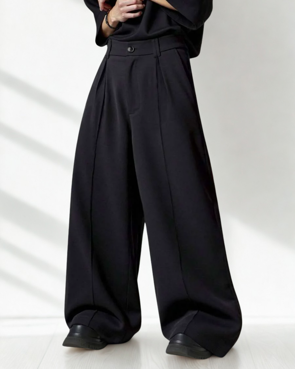 Calça Masculina Preta Wide Leg – Tecido Liso com Cintura Natural e Caimento Relaxado