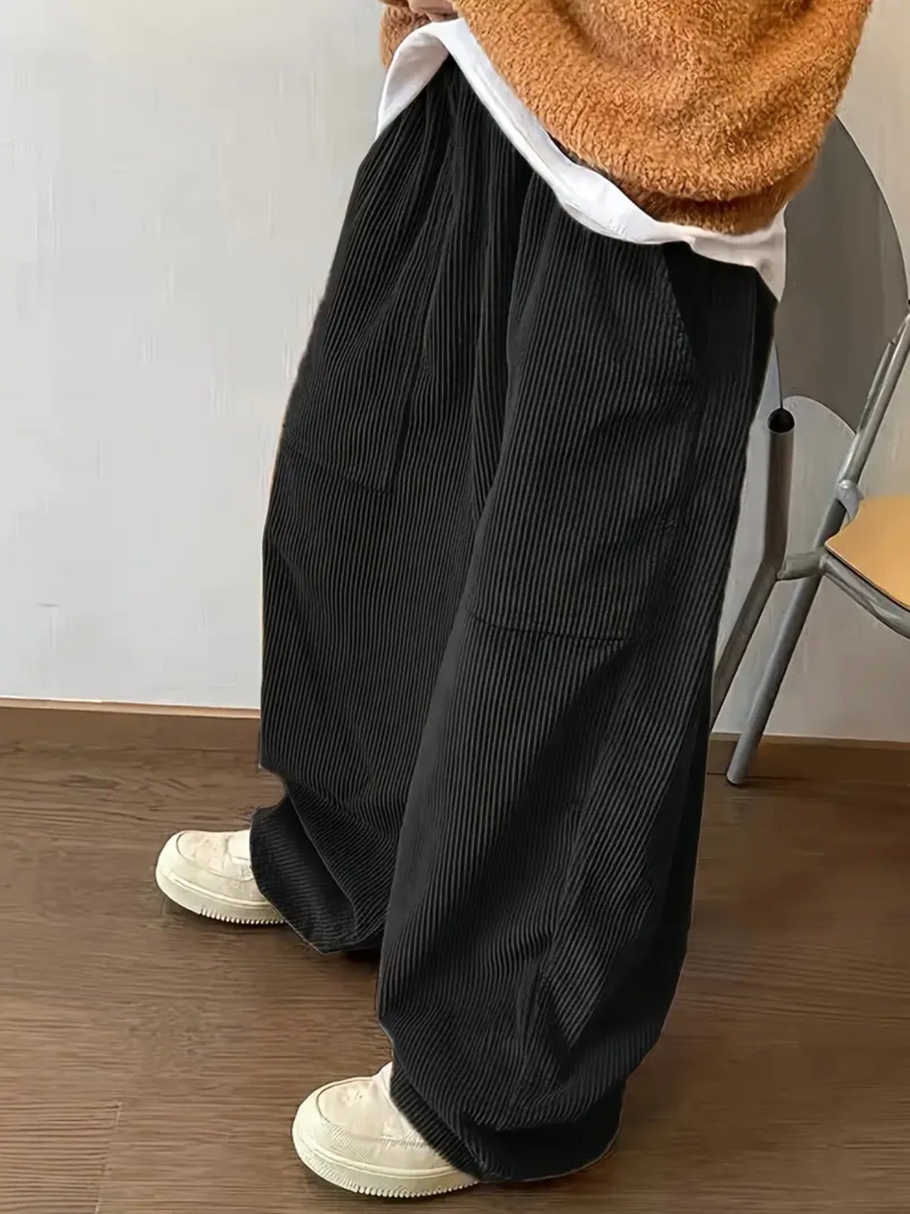 Calça Masculina Wide Leg em Veludo Cotelê Preto – Estilo Super Solto